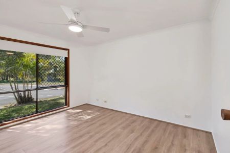 Charming Suburban Family Home: Perfect Blend of Tranquillity and Convenience! - Photo 5