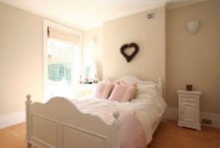 2 Bed Flat, Barry Road, SE22 - Photo 3