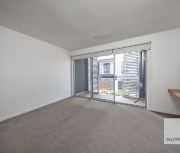Modern Two-Bedroom Townhouse in Prime Bundoora Location - Photo 5