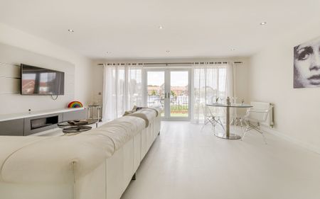 4 bedroom Town House to let - Photo 3