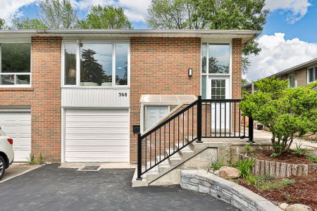 For Lease - 368 Hollyberry Trail, Toronto, Ontario - Photo 2