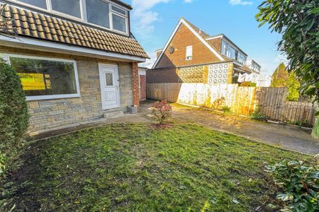 3 bedroom House To Let - Photo 2