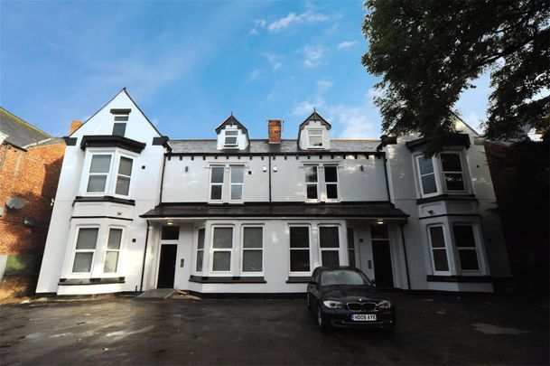 United Kingdom, 23-25 The Crescent, TS5 6SG, Middlesbrough - Photo 1