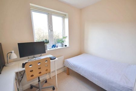 3 bedroom semi-detached house to rent - Photo 3