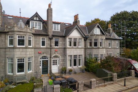 4 bedroom terraced house to rent - Photo 4