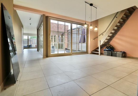 Ruime, energiezuinige woning met 2 slpk, garage, patio, tuin en terras voor 1.095 EUR/mnd - Photo 1