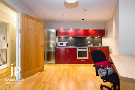 ALTOLUSSO CARDIFF CITY CENTRE FULLY FURNISHED ONE BEDROOM APARTMENT WITH PARKING - Photo 4