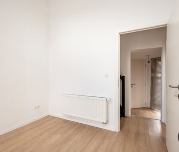 Lichtrijke gerenoveerde hoekwoning te Gent - Photo 3