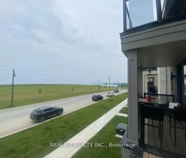 Condo Townhouse For Lease | E9039046 - Photo 3