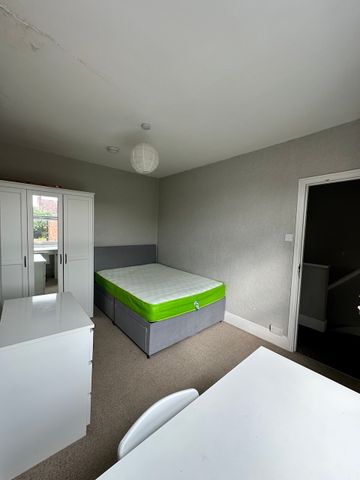 4 bedroom house - Photo 2