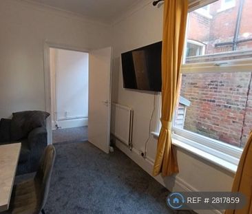 1 bedroom in a house share to rent - Photo 3