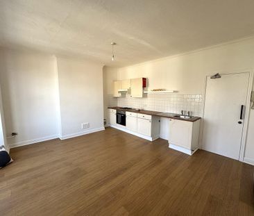 Bedsit to rent - Photo 1