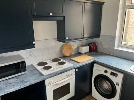 3 Bed Flat, Orpen House, SW5 - Photo 5