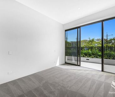 Spacious Ground Floor Unit in Sought-After Development with Resort-... - Photo 4