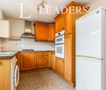 2 bedroom end of terrace to rent Delaporte Close - Photo 1