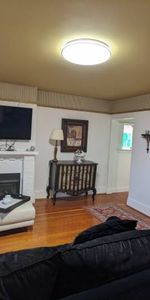 Fully furnished, One bedroom suite in gorgeous heritage home - Photo 4