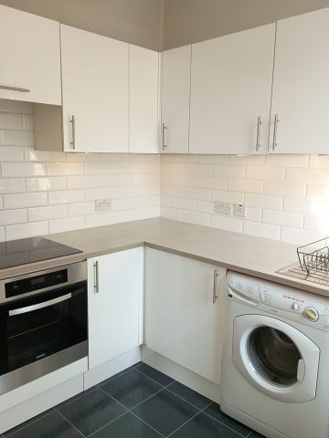 2 Bed Flat, Sinclair Gardens, W14 - Photo 5