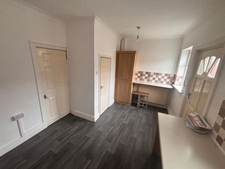 3 bed Terraced - To Let - Photo 4