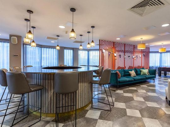 Studio to rent - Photo 1