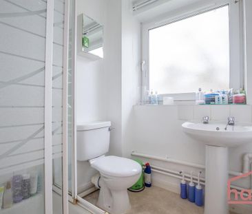 1 bedroom in a flat share to rent - Photo 4