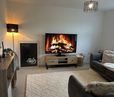 4 bedroom semi-detached house to rent - Photo 1