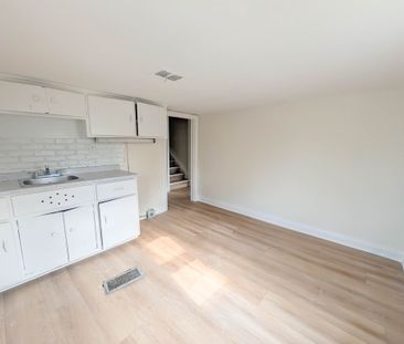 6530 Ash St, Niagara Falls (6) - 2 Bedroom Upper Unit - Photo 5