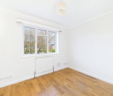 3 bedroom House in Rose Street, Wokingham - Photo 4