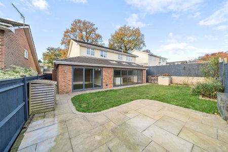 5 bedroom detached house to rent - Photo 2