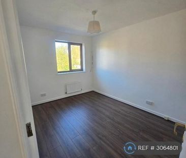 4 bedroom semi-detached house to rent - Photo 3