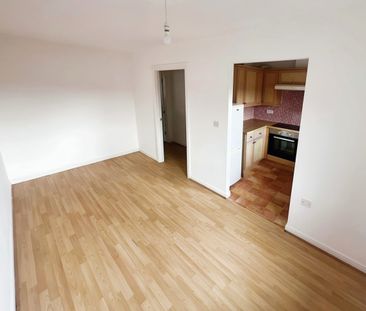 Three-Bedrooms Apartment - Photo 2