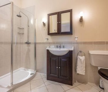 3 bedroom flat to rent - Photo 2