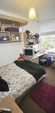 5 Bed house in central Headingley. Chapel Street, LS6 3HZ - Photo 1