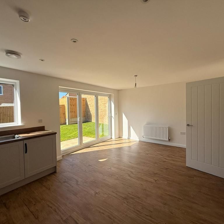 4 bedroom detached house to rent - Photo 1