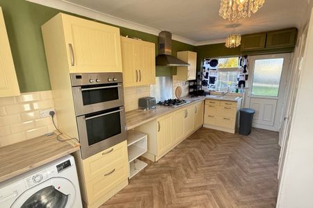 Deightonby Street, Thurnscoe, ROTHERHAM - Photo 2