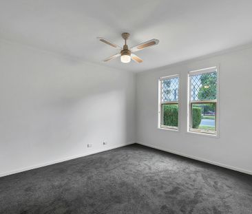 Welcome Home! Bright & Spacious 3 Bedroom Family Home - Photo 3