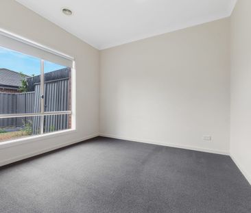 Contemporary Comfort in a Prime Location - Photo 2