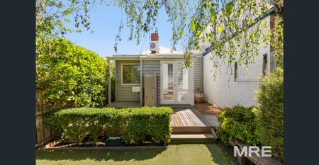 Charming Edwardian house in idyllic locale - Photo 5
