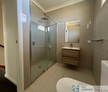 TOWNHOUSE IN GREAT LOCATION - Photo 3