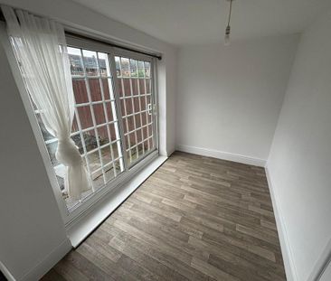 2 bedroom end of terrace house to rent - Photo 4