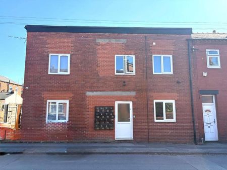 1 bedroom in a house share to rent - Photo 2