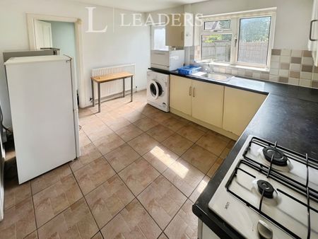 2 bedroom house to rent Wishford Avenue, Nottingham, NG7 - Photo 5