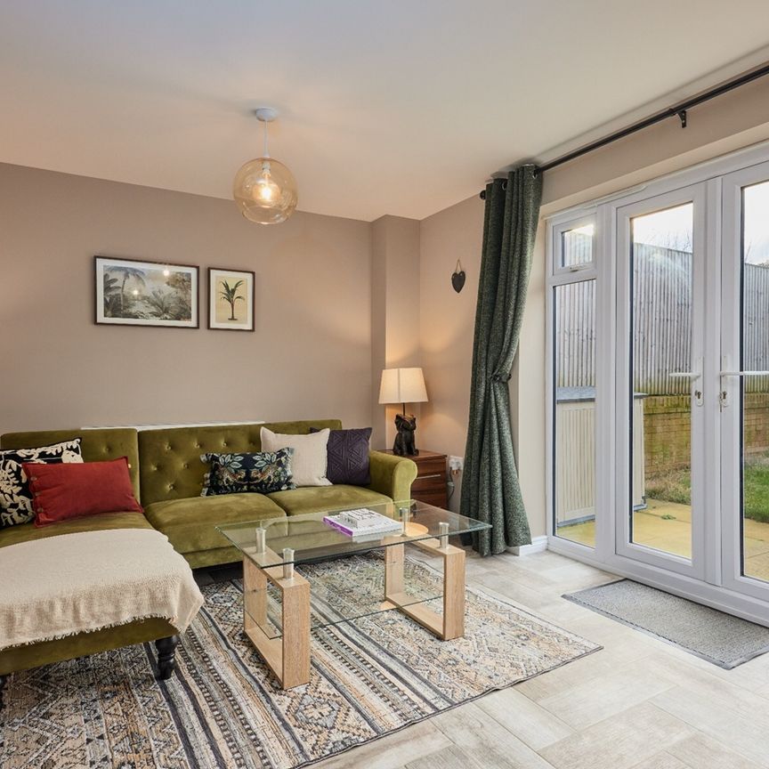 4 Bed Semi-Detached House, Honeybourne Road, LS12 - Photo 1