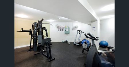 Spacious two bedroom Apartment - Photo 3