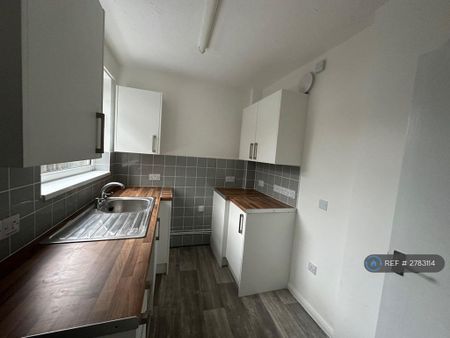 2 bedroom maisonette to rent - Photo 3