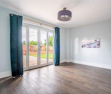 4 bedroom end of terrace house to rent - Photo 6