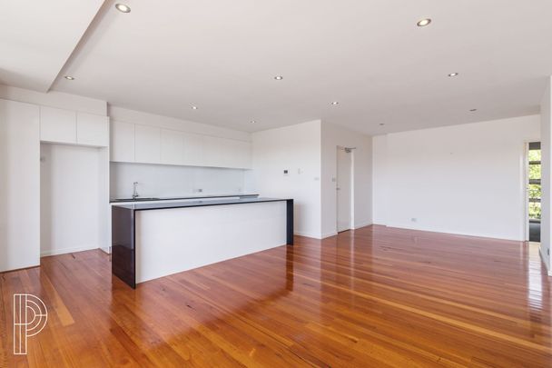 Modern Elegance in Yarralumla 3 Bed | 2 Bath | 2 Car | Unit | EER: 6 - Photo 1