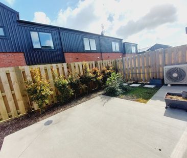 Modern Living - Photo 3