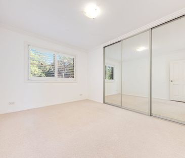 Sun Filled Living Showcasing Generous Open-Plan Design - Photo 2
