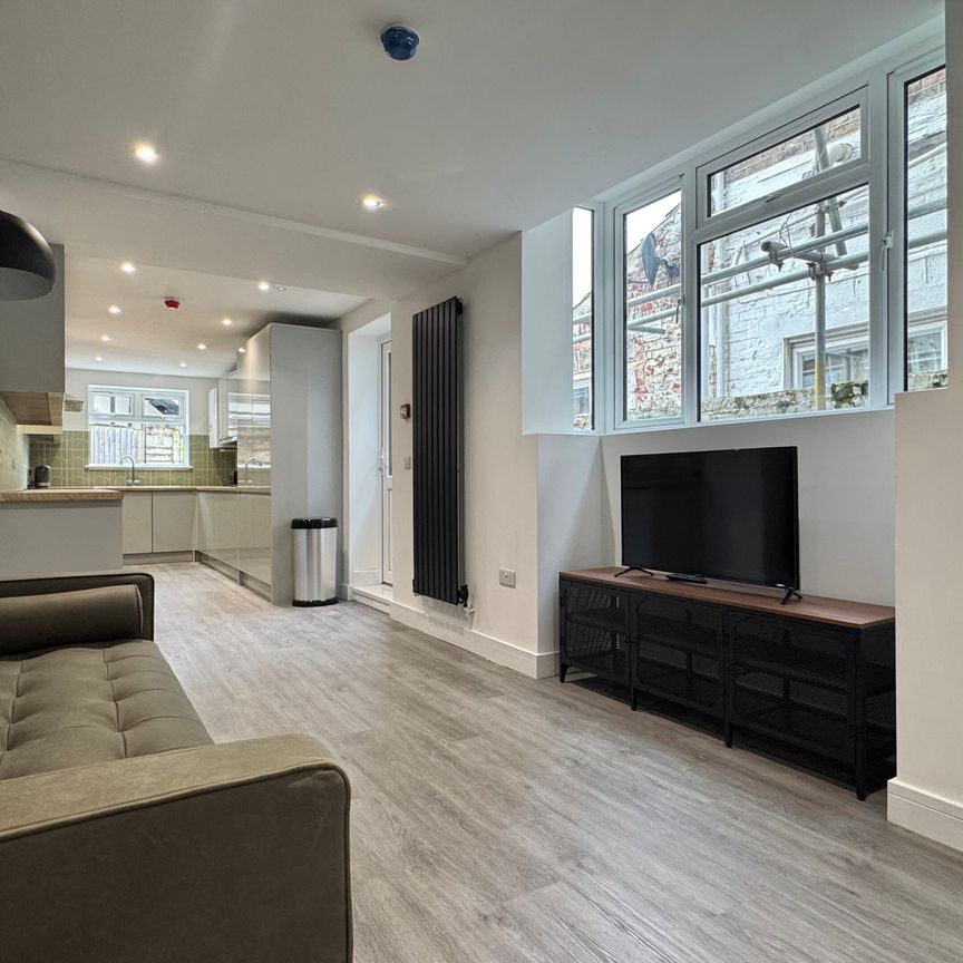 Room 4, Angerstein Road, Portsmouth - Photo 1