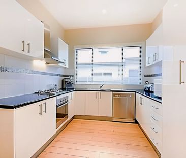 3 Bed, 1 Bath - Photo 6